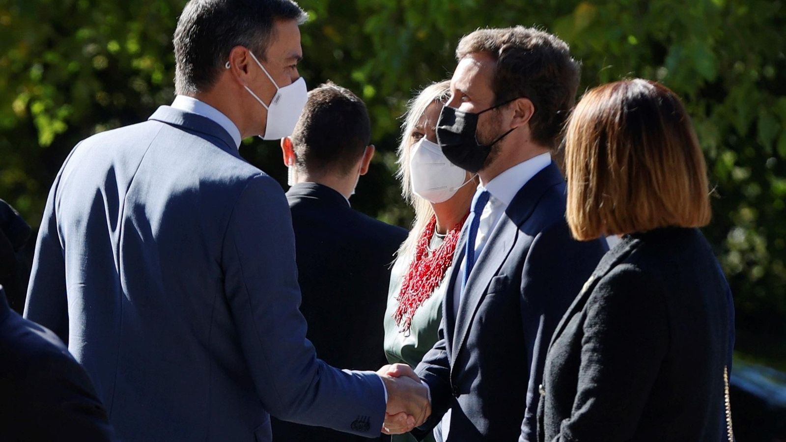 Pedro Sánchez i Pablo Casado en l'entrega del Premi Europeu Carles V