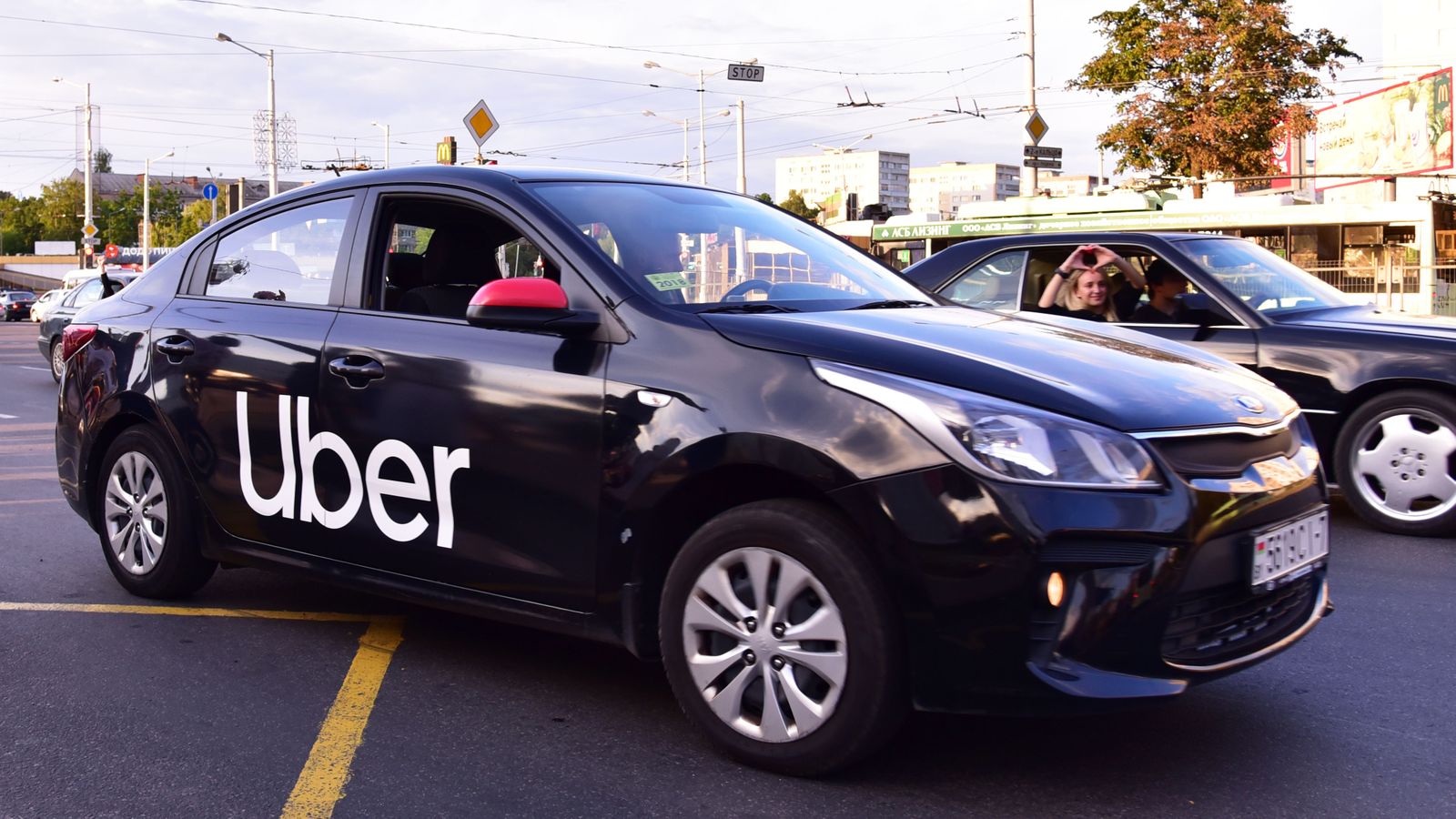 Un vehicle d'Uber en una imatge d'arxiu