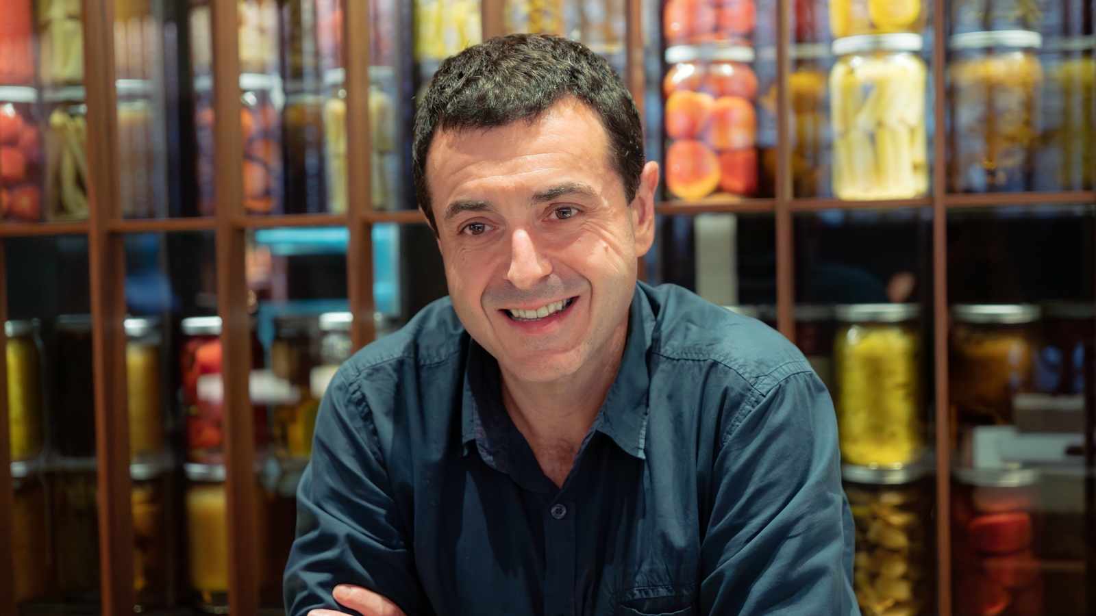 El cuiner Ricard Camarena al seu restaurant gastronòmic, ubicat al centre cultural Bombas Gens de València