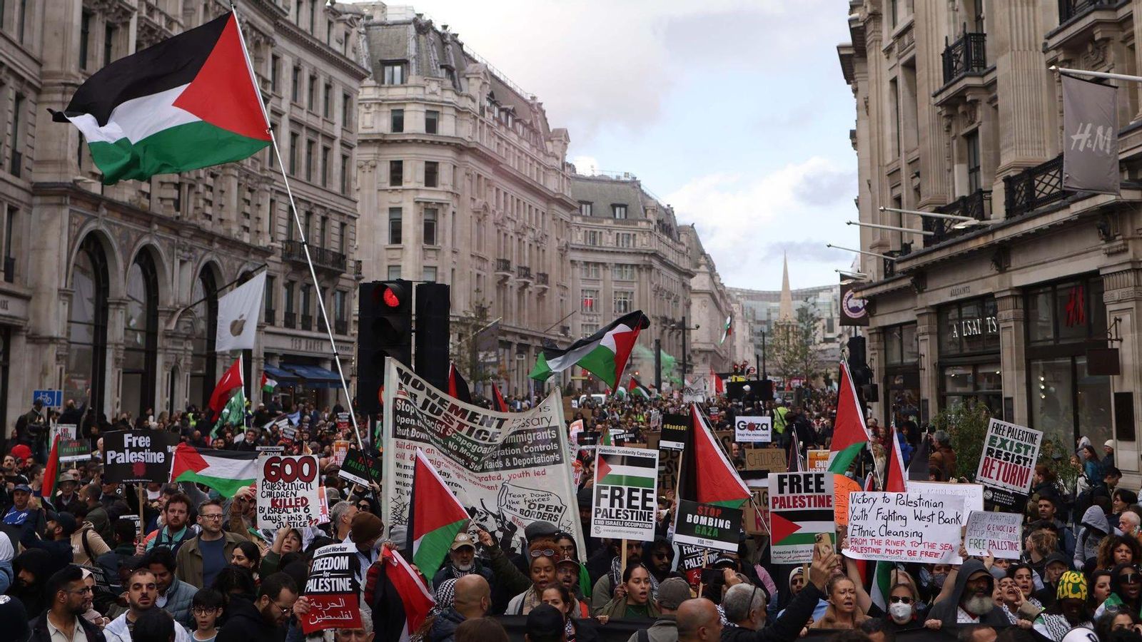Milers de manifestants propalestins ixen als carrers del centre de Londres