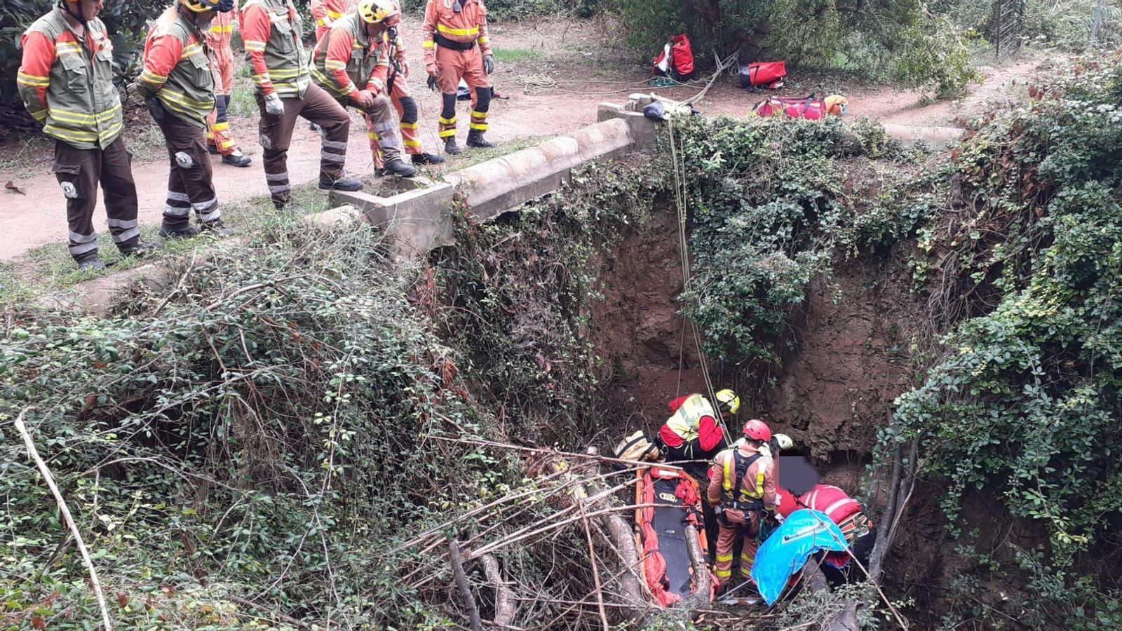 Moment del rescat a un barranc d'Anna