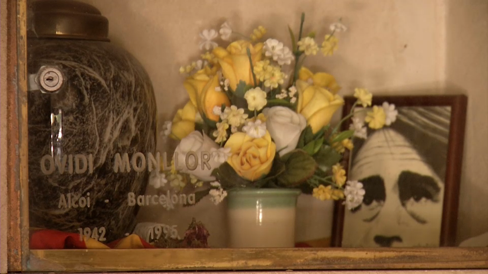 El destí reuneix Ovidi Montllor i Teresa ‘la Boja’ al cementeri d\'Alcoi