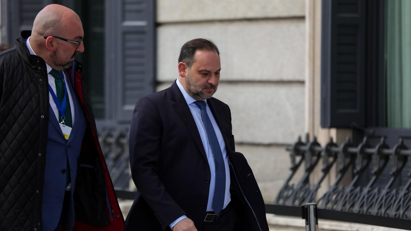 L'exministre José Luis Ábalos (dreta) i el seu exassessor Koldo García Izaguirre, arribant al Congrés el gener del 2020