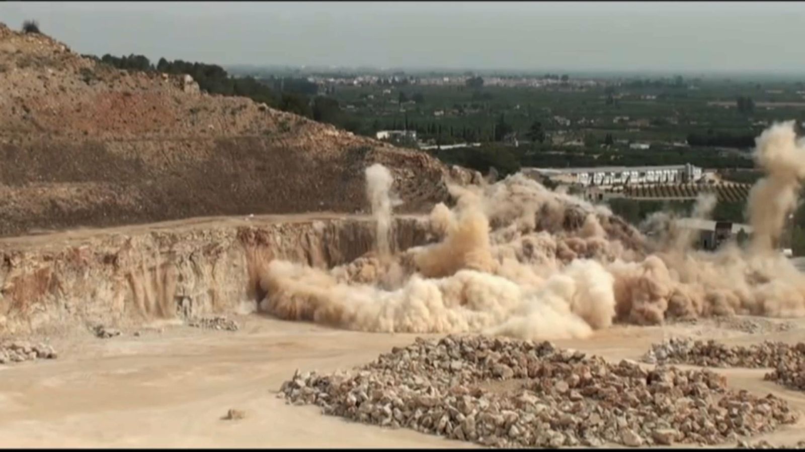 Economia expedienta l\'empresa explotadora de la pedrera de Corbera