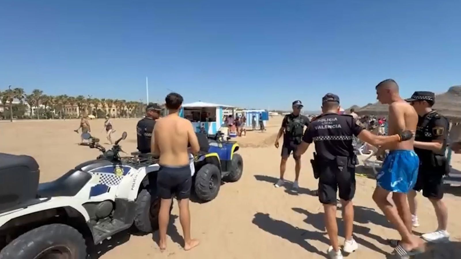 Moment de la detenció per part dels agents de la Policia Local de València