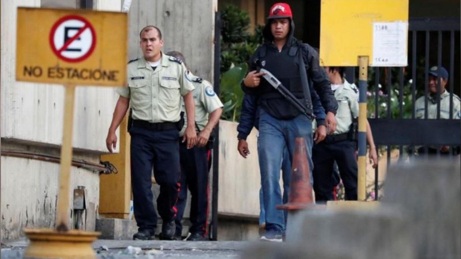 Forces de seguretat després dels saquejos a Caracas arran de les apagades a Veneçuela