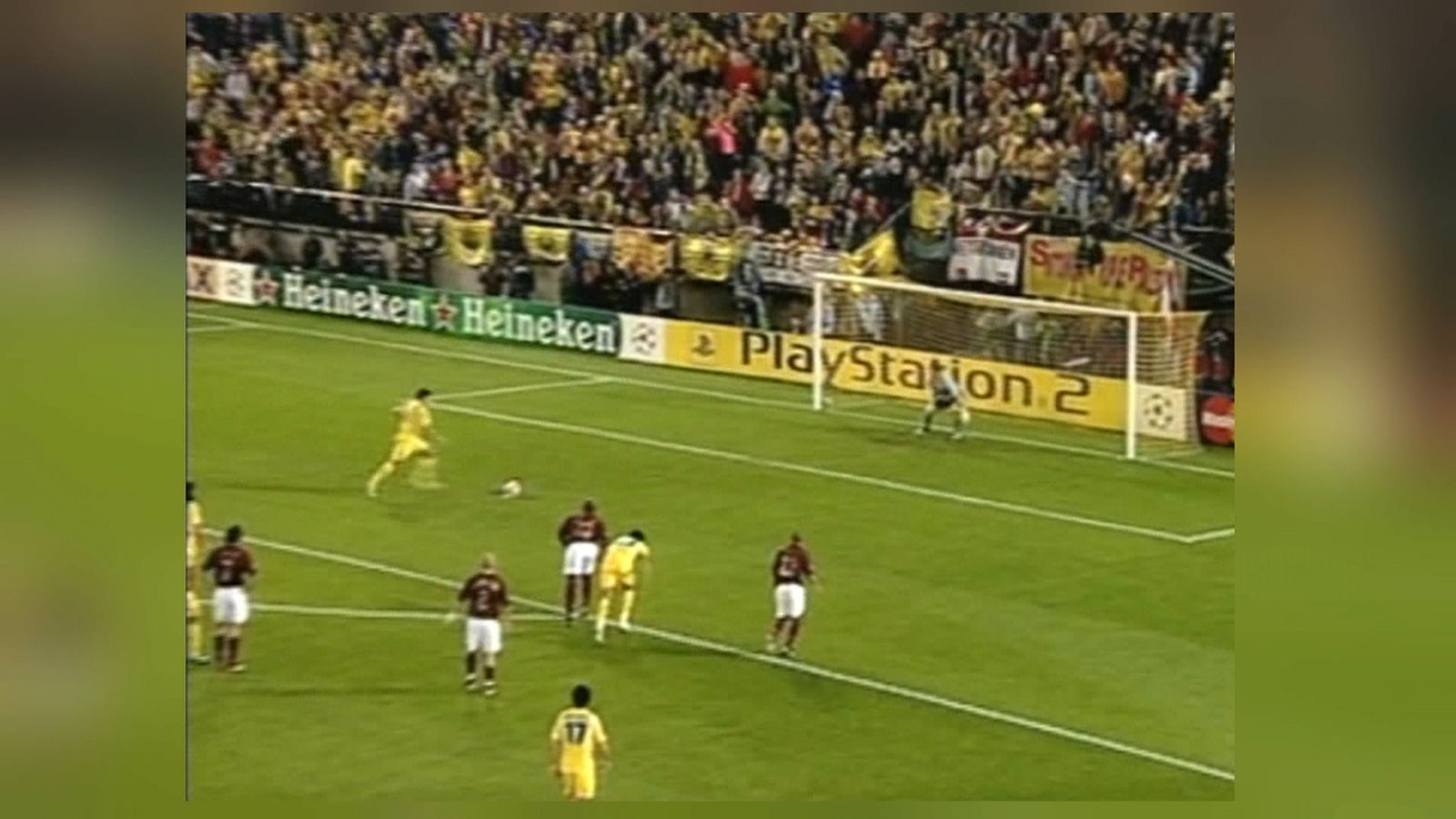 Vint anys del penal fallat de Riquelme que va privar el Villarreal de la final de la Champions