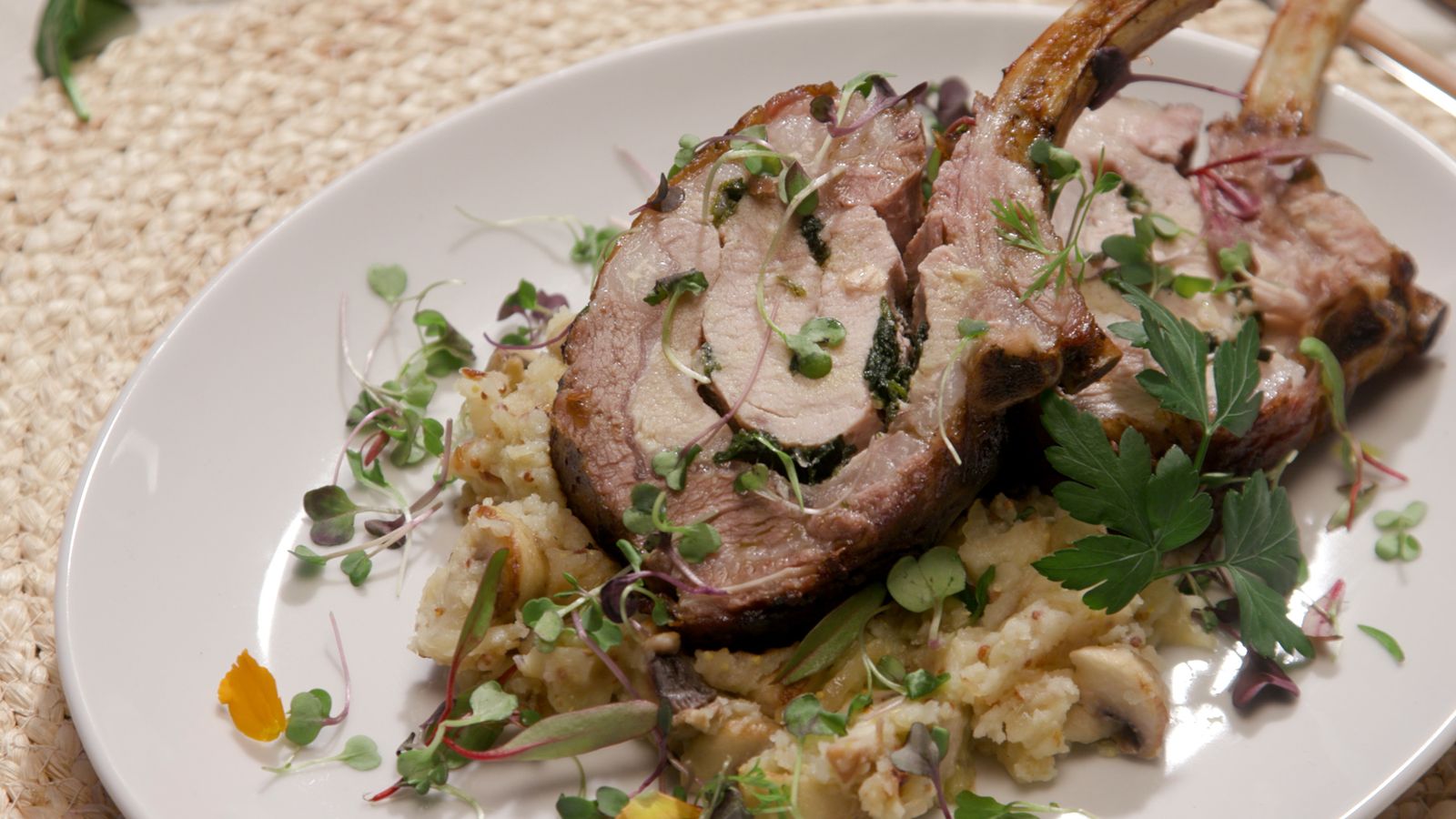 Llomello de porc farcit amb puré de creïlla