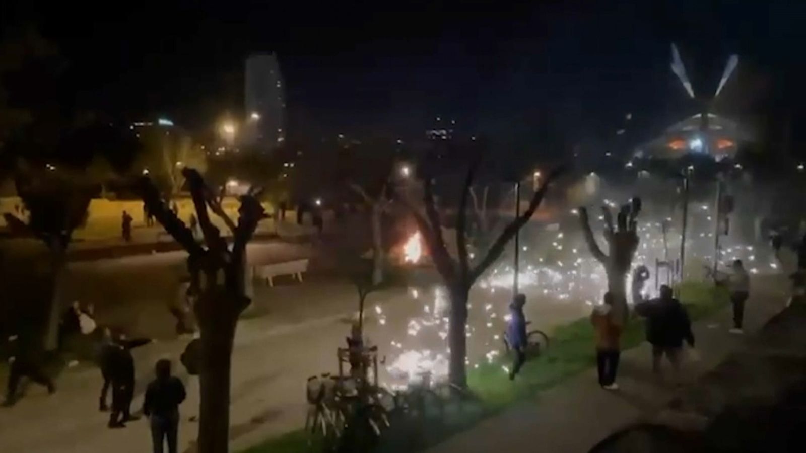 Batalla campal en l'antic llit del Túria amb pirotècnia il·legal detectada estes Falles