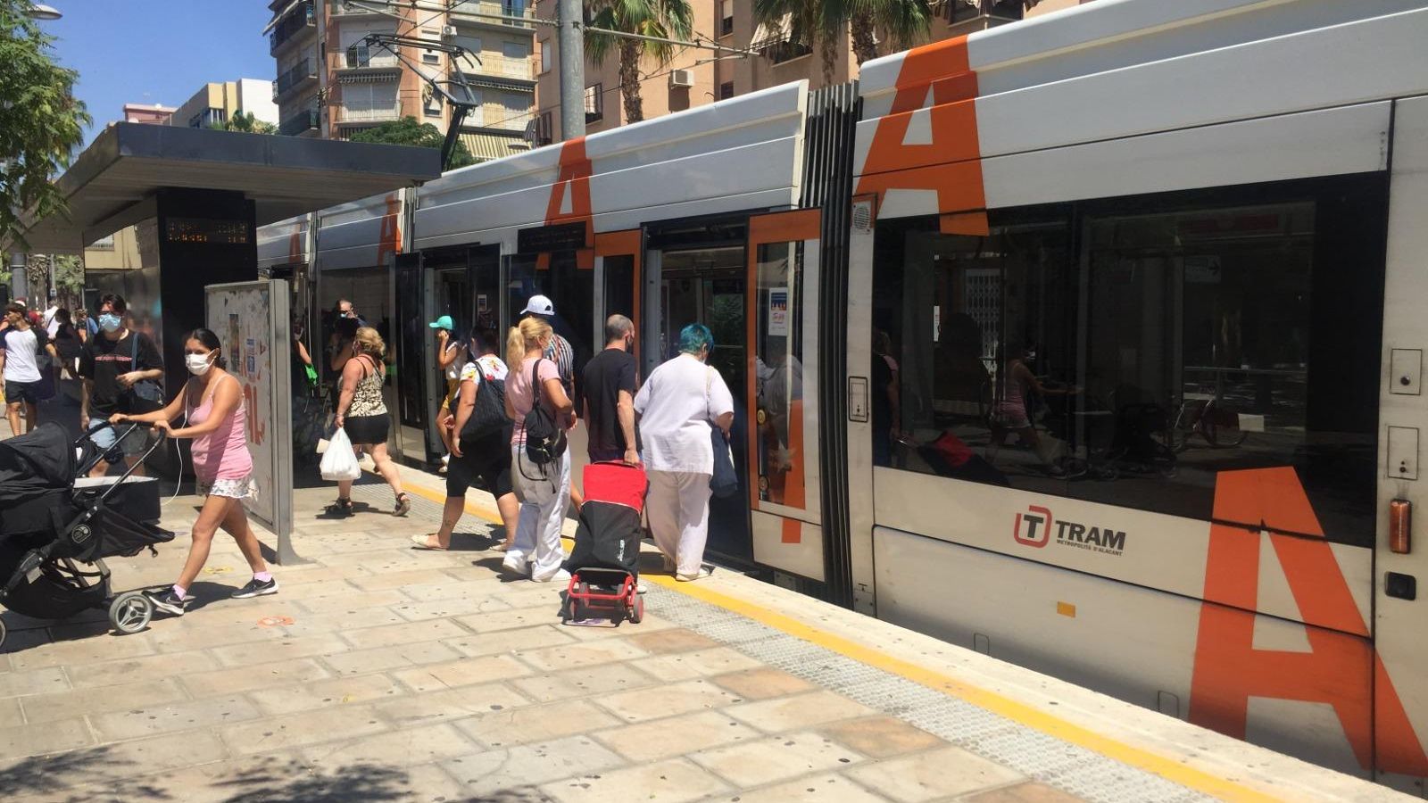 Una imatge del tranvia d'Alacant, en arxiu