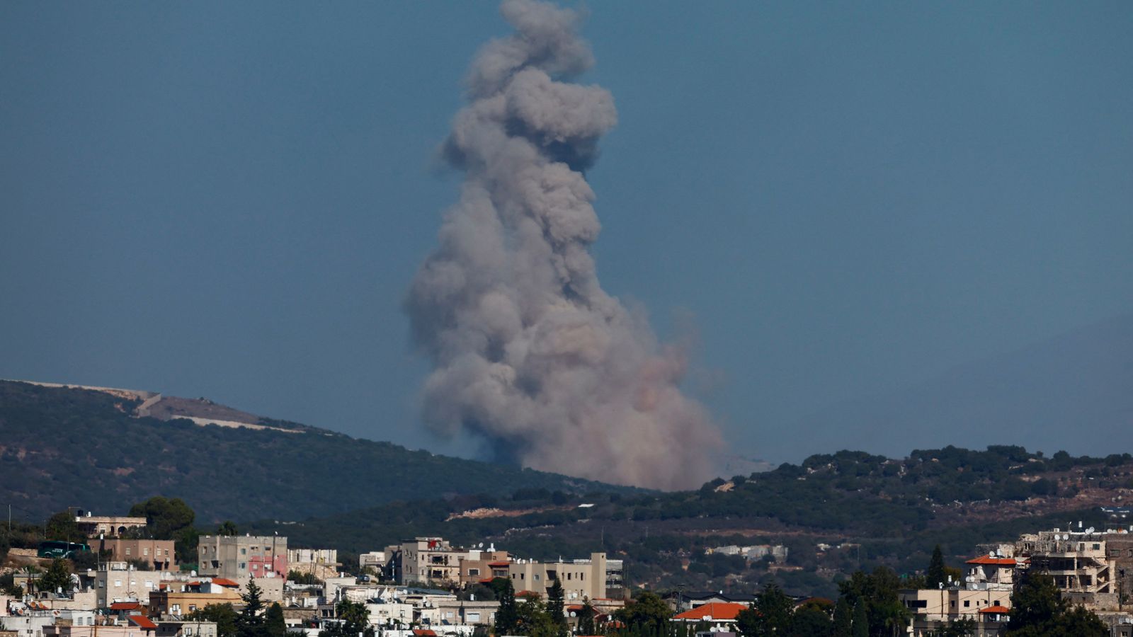 Una columna de fum després d'un bombardeig en el sud del Líban