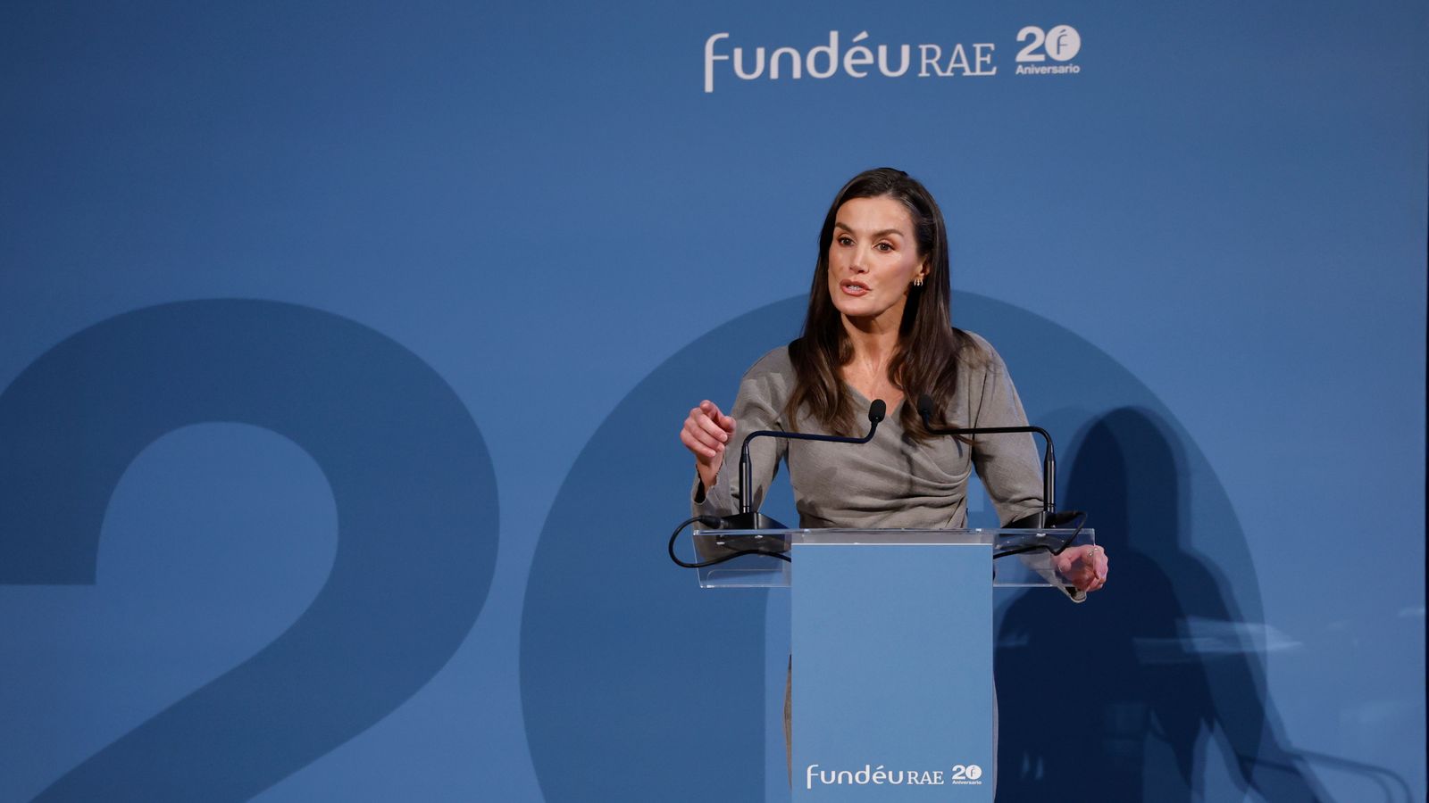 La reina Letizia durant la seua intervenció en l'acte de commemoració del vinté aniversari de la FundéuRAE, este dimecres a Madrid