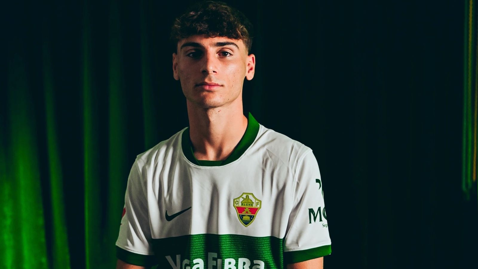 Rodrigo Mendoza seguirà vestint la camiseta franjaverda en Primera Divisió