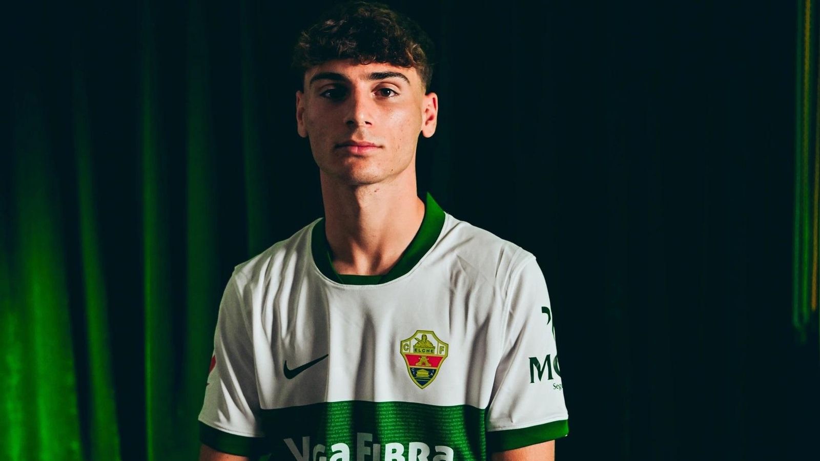 Rodrigo Mendoza seguirà vestint la camiseta franjaverda en Primera Divisió