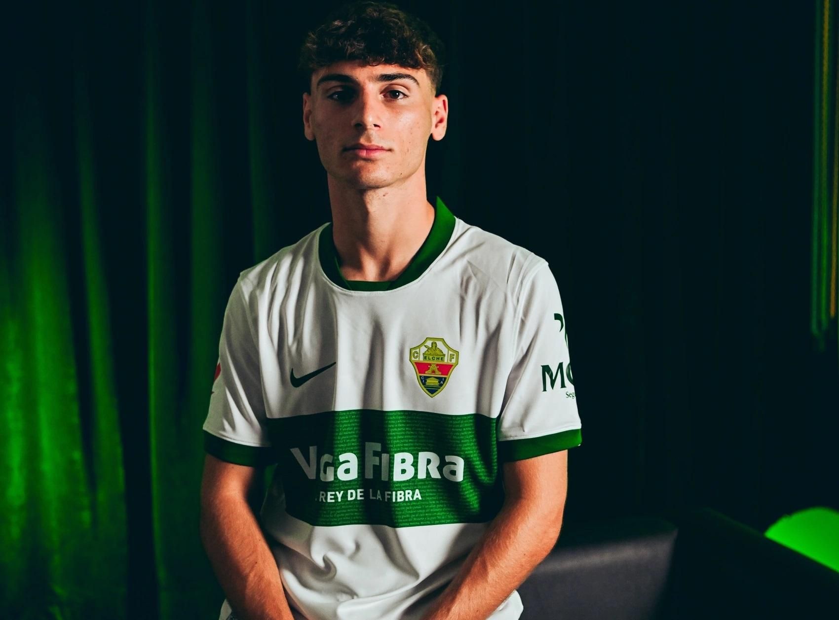 Rodrigo Mendoza seguirà vestint la camiseta franjaverda en Primera Divisió