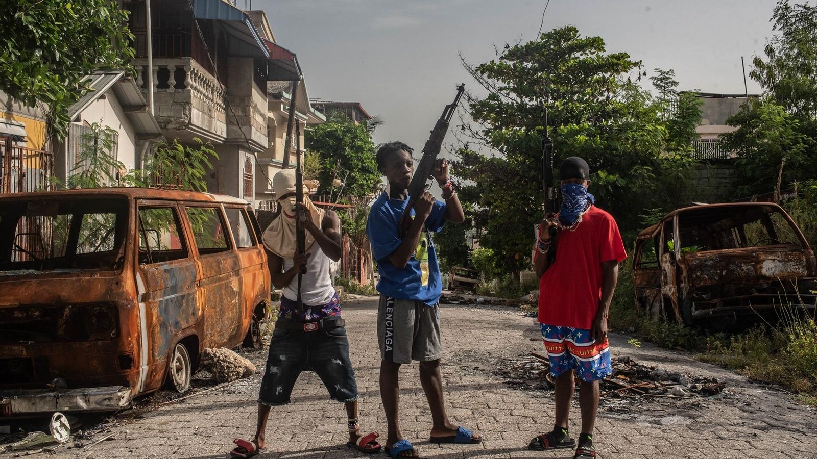 Membres d'una banda armada als carrers de la capital haitiana, en una imatge d'arxiu