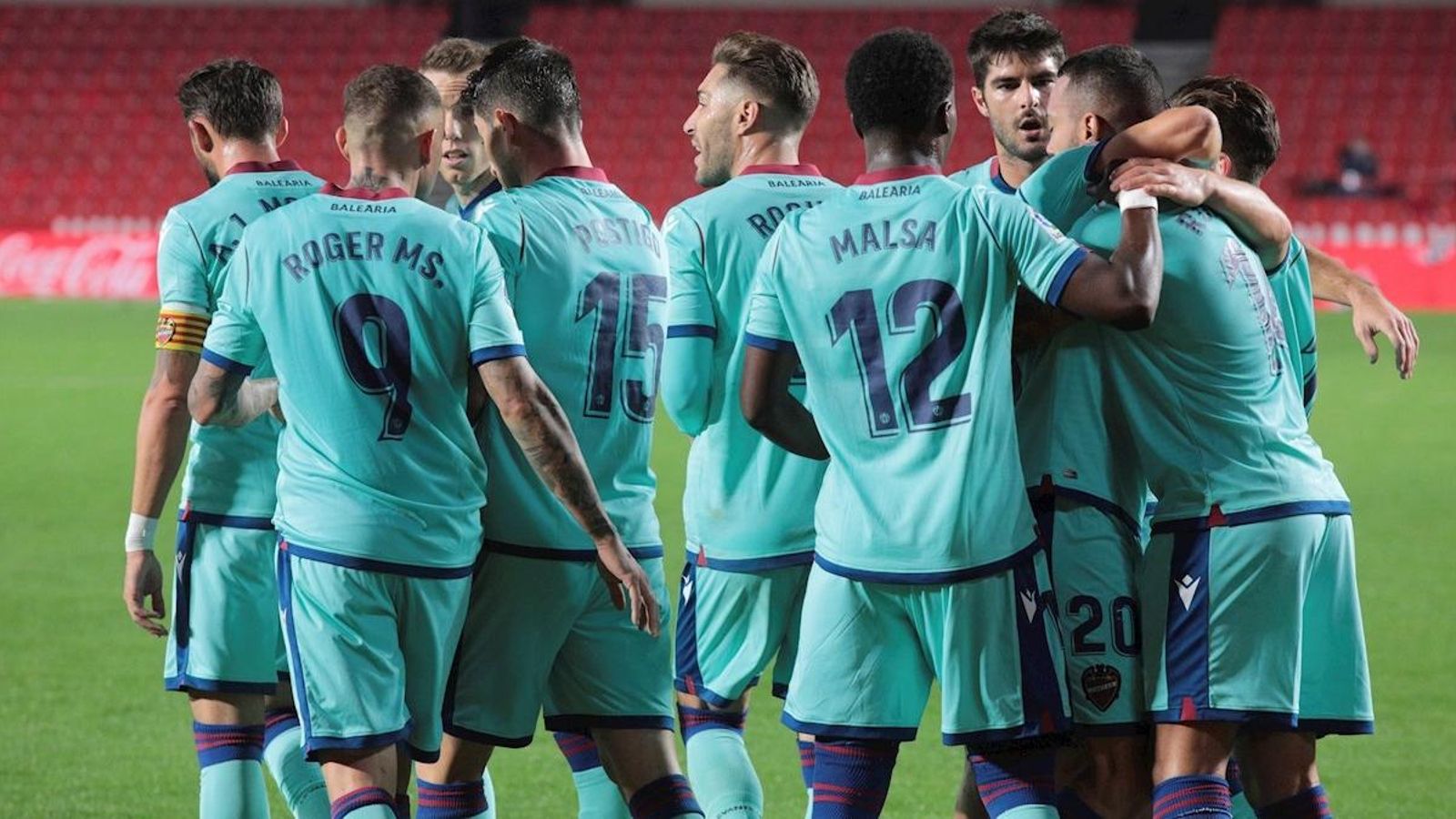 Els jugadors del Llevant celebren el gol contra el Granada