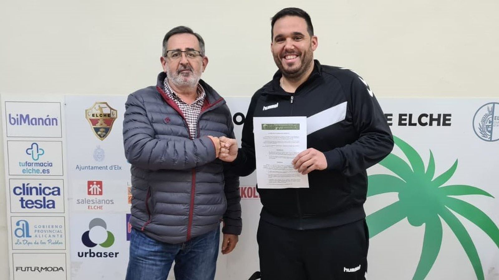 Juanjo Ávila i Joaquín Rocamora, després de renovar el contracte de l'entrenador