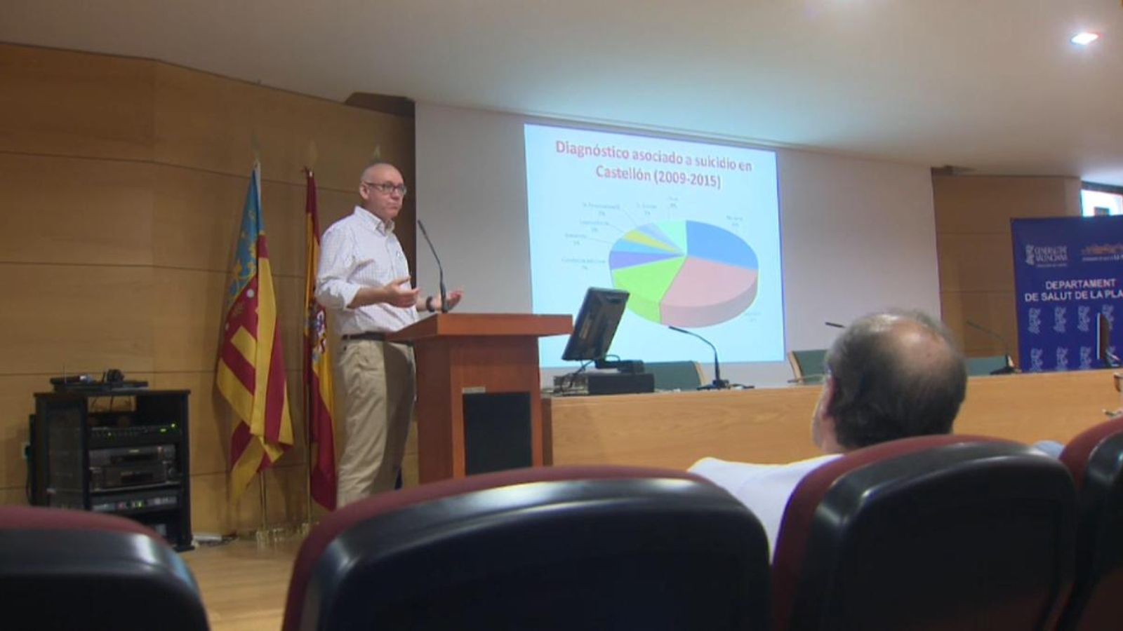 El psiquatre Rafael Mora imparteix la xarrada als sanitaris