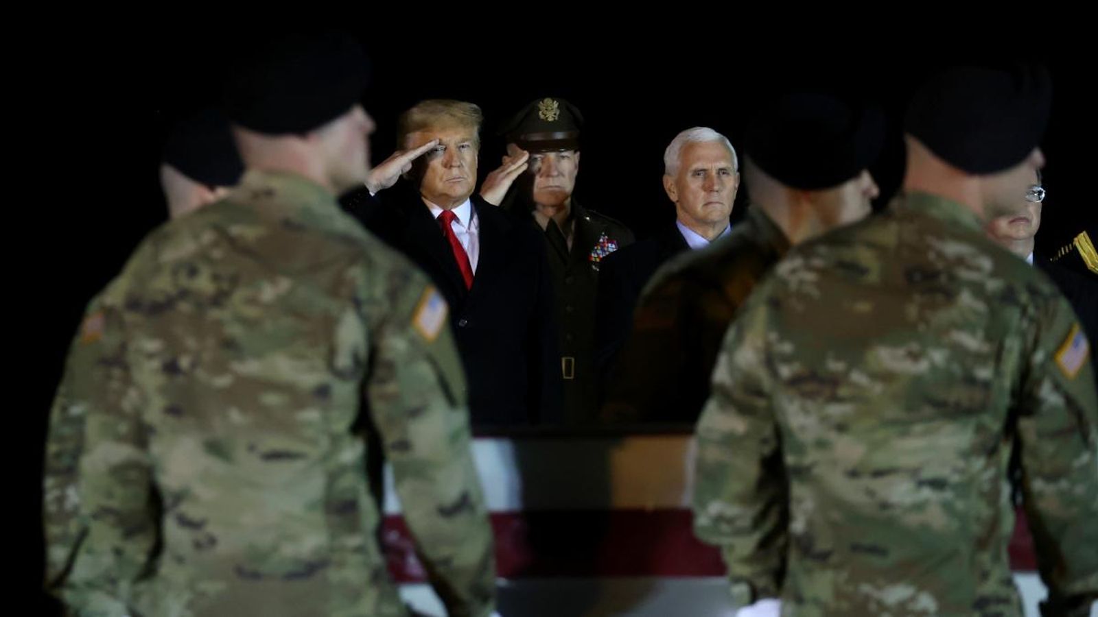 Donald Trump en una imatge d'arxiu a una base militar nord-americana