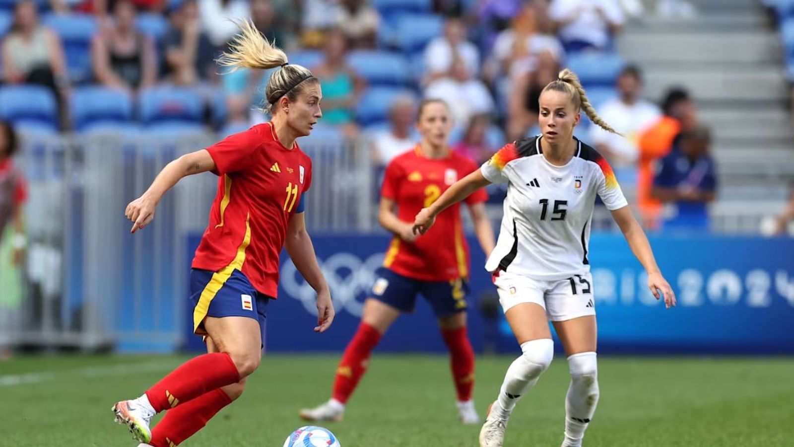 El COI ha considerat que seran 16 seleccions femenines i 12 masculines, invertint el nombre d'equips que va haver-hi en els Jocs de París