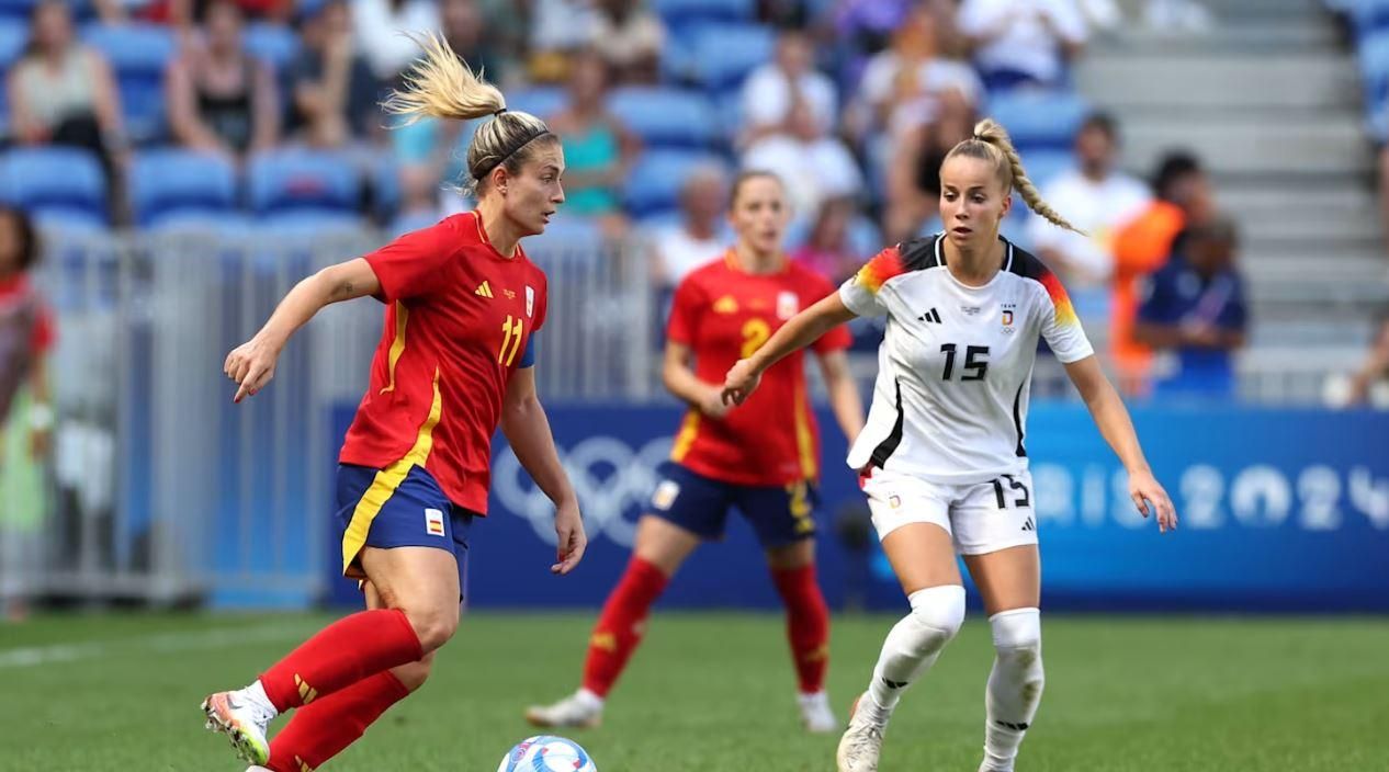 En futbol, hi haurà setze seleccions femenines i dotze masculines; s'inverteix el nombre d'equips que va haver-hi en els Jocs de París El COI ha considerat que seran 16 seleccions femenines i 12 masculines, invertint el nombre d'equips que va haver-hi en els Jocs de París