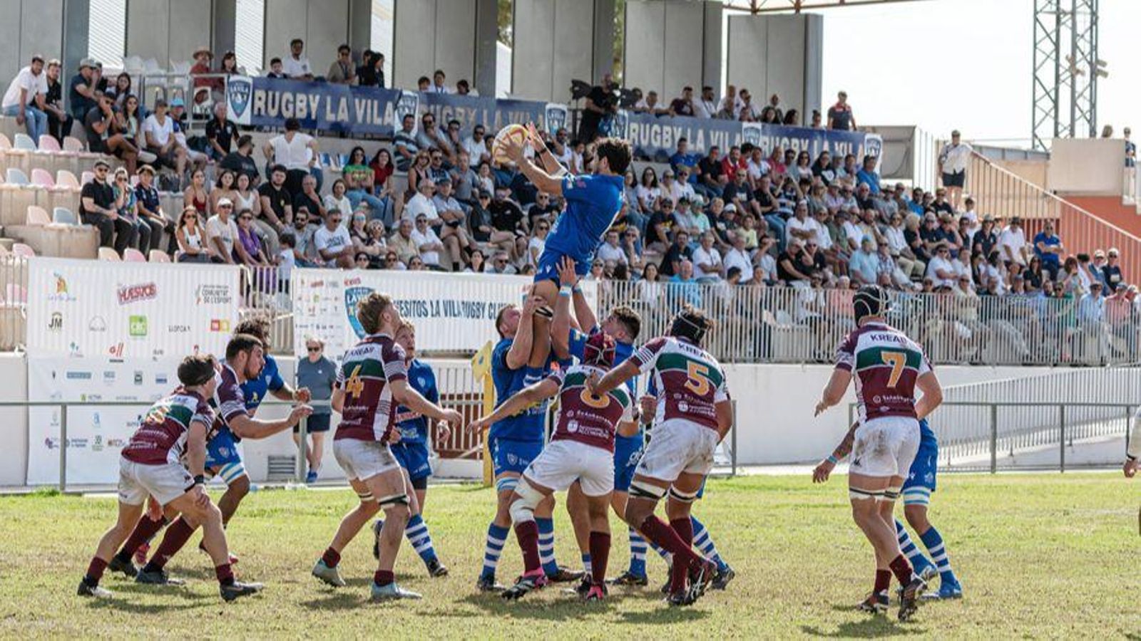 Els jugadors de la Vila, durant un partit