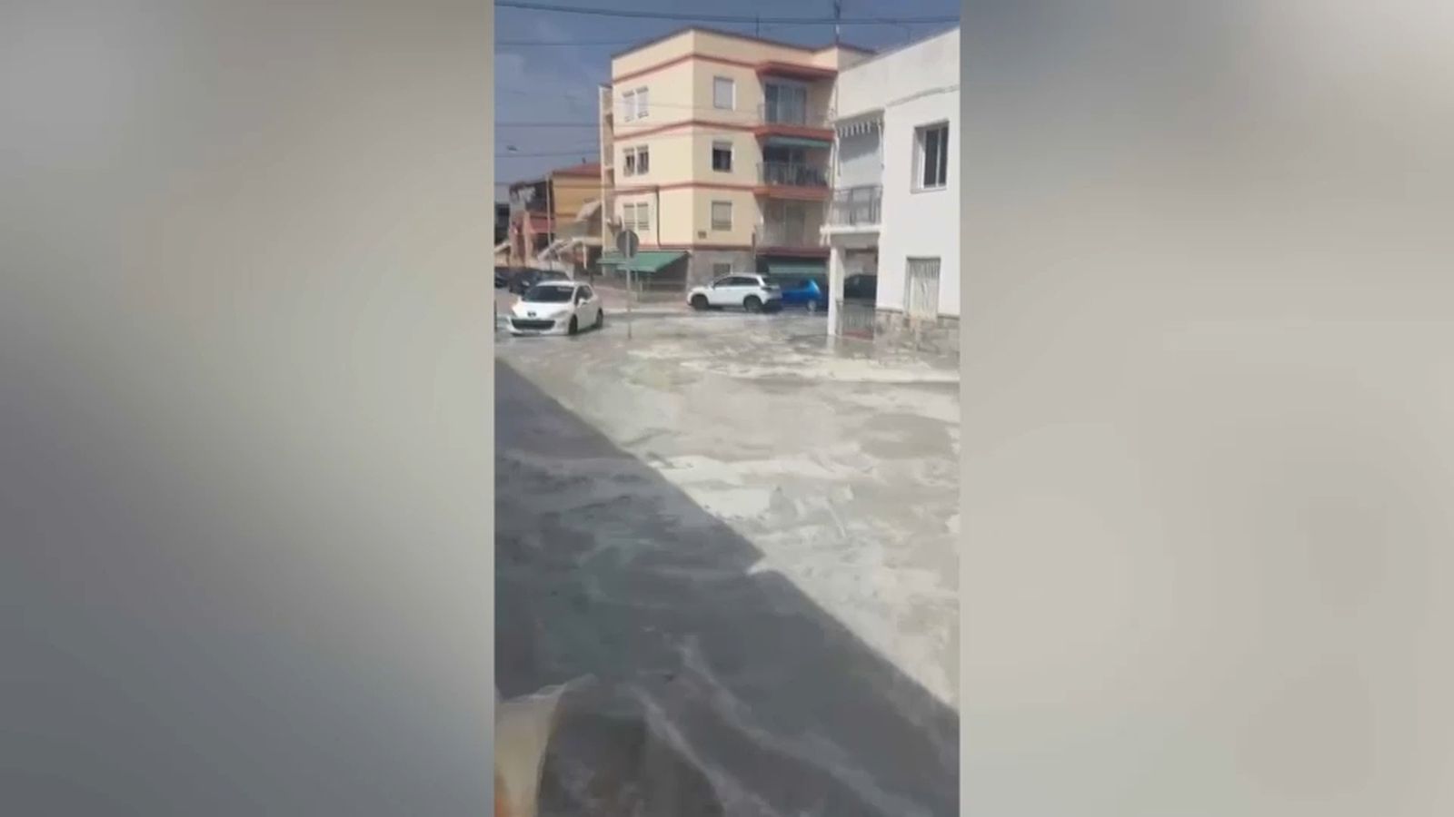 Inmediacions de la platja Lisa o Gran Platja de Santa Pola inundada per la rissaga