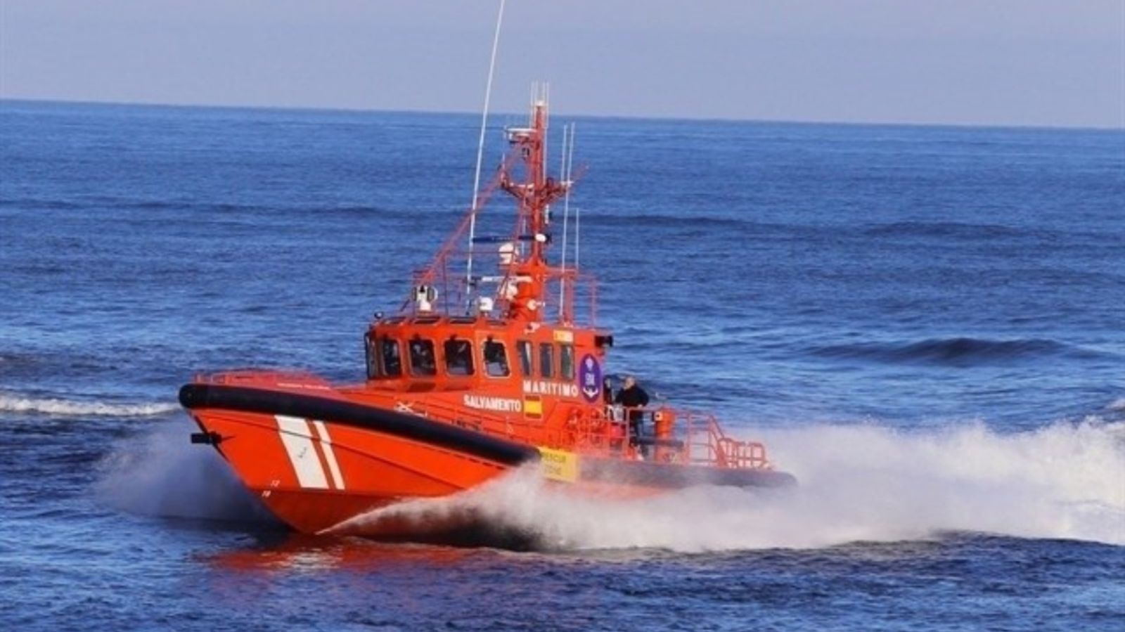 27.07.2018 | Salvament Marítim acudix al rescat d\'una embarcació amb migrants davant les costes de la Marina Alta