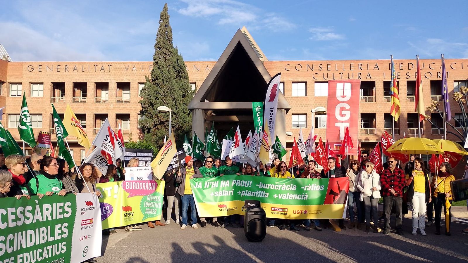 Concentració davant de la Conselleria d'Educació este dijous