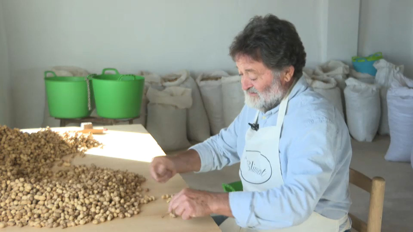 Edu Climent i la filla creen Ca Climent per a recuperar varietats autòctones de cacau