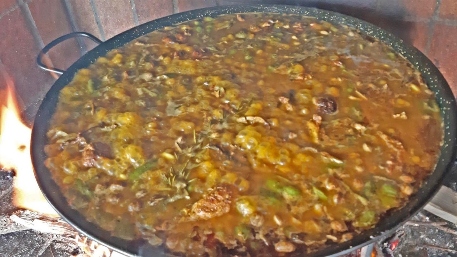 El segon Dia Mundial de la Paella centra el focus en la camaraderia que acompanya l\'elaboració