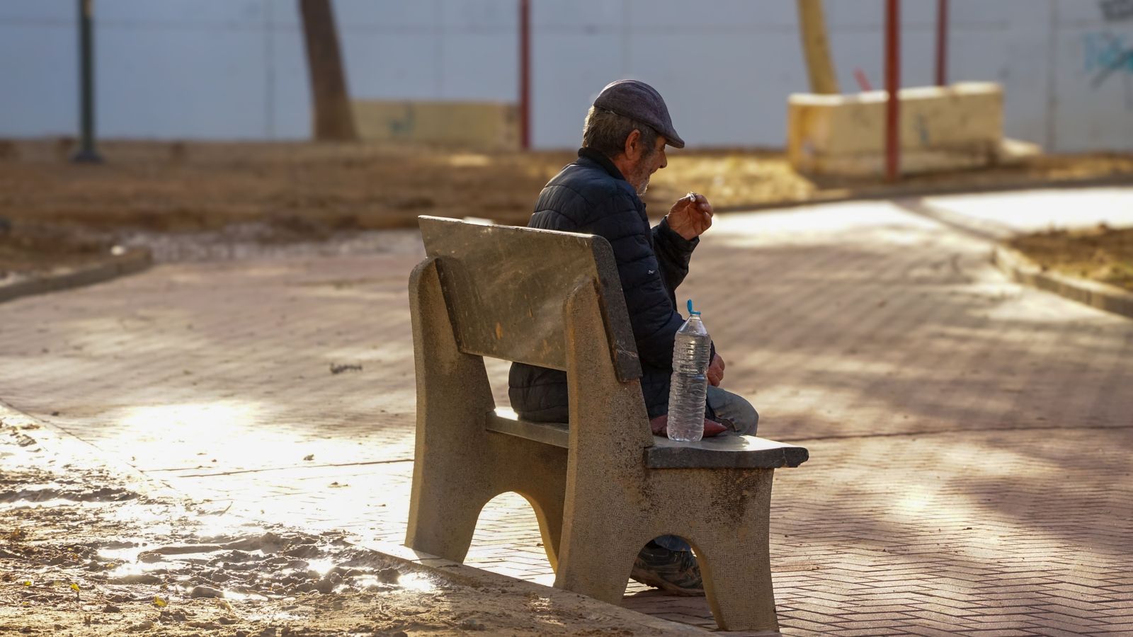 Imatge d'arxiu d'una persona sense sostre, a València