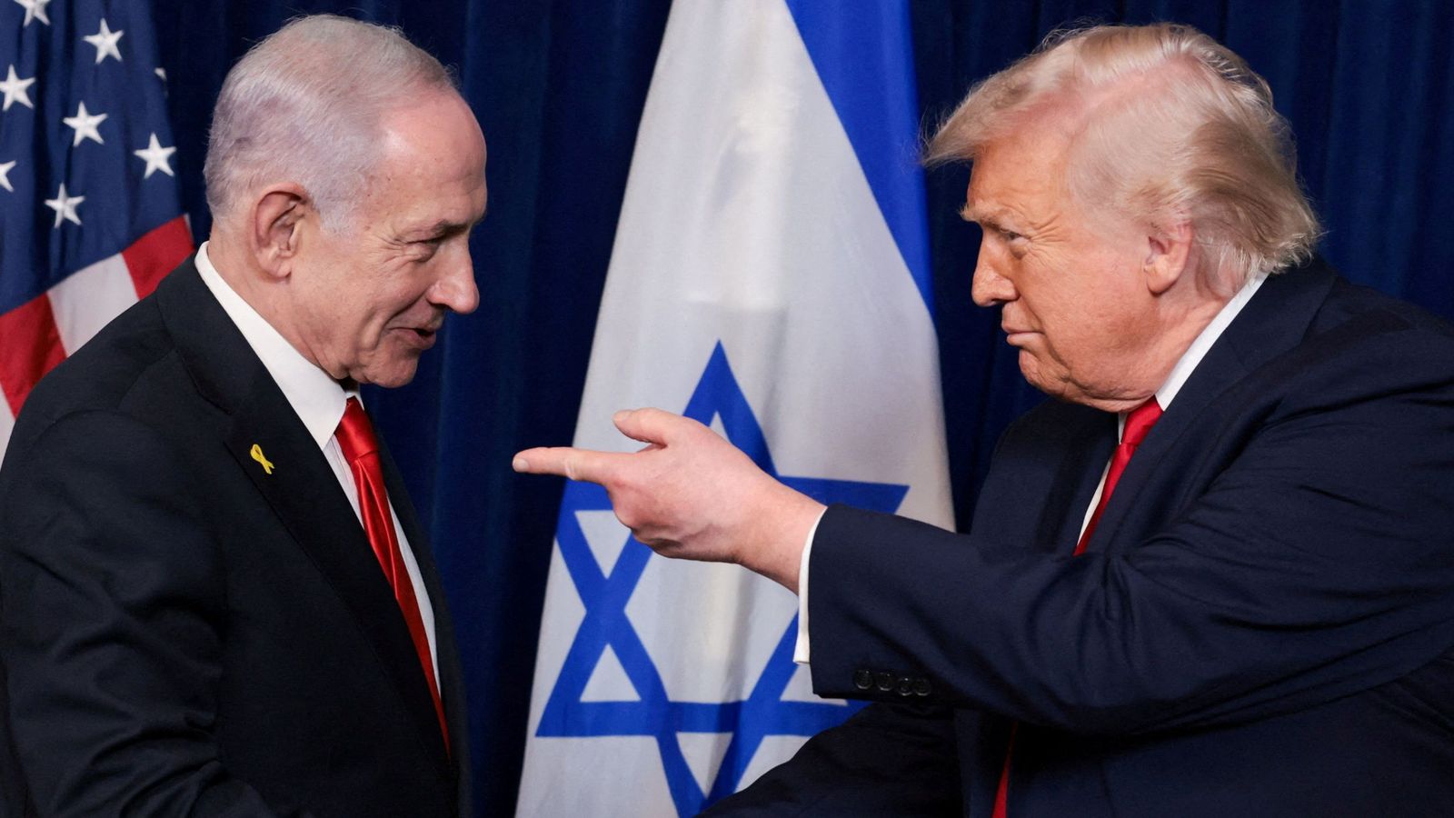 Trump encaixa mans amb Netanyahu en una visita del mandatari israelià a la Casa Blanca