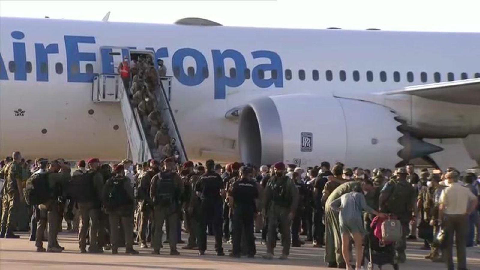 Arriba l'últim avió amb diplomàtics, policies, militars i col·laboradors afganesos