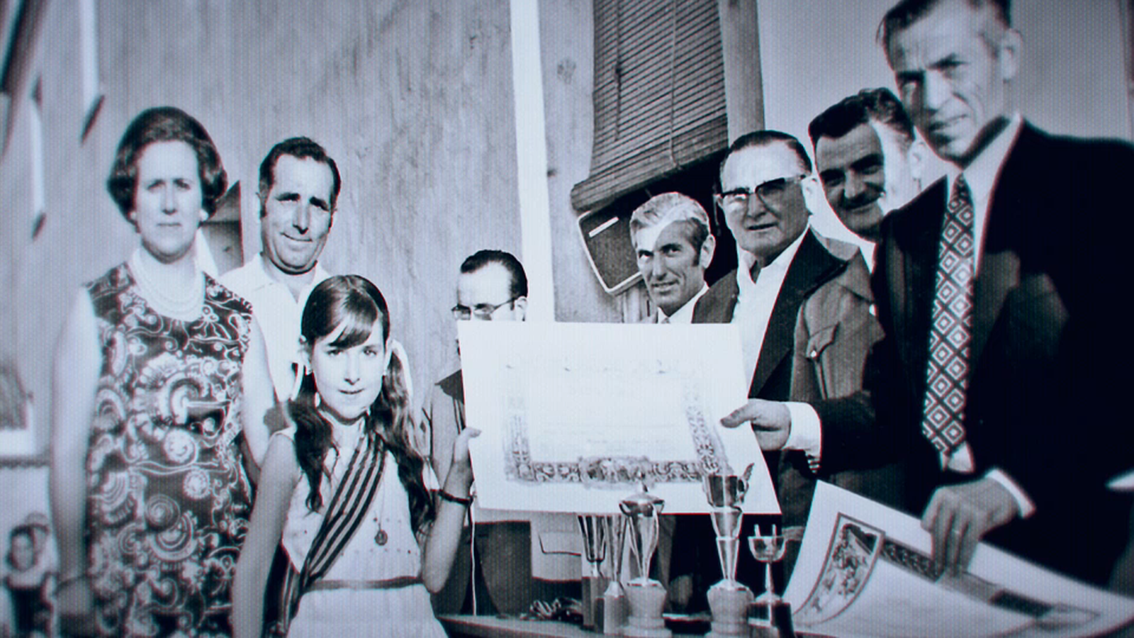 Els veïns entreguen les seues escriptures a l'alcalde Bosch