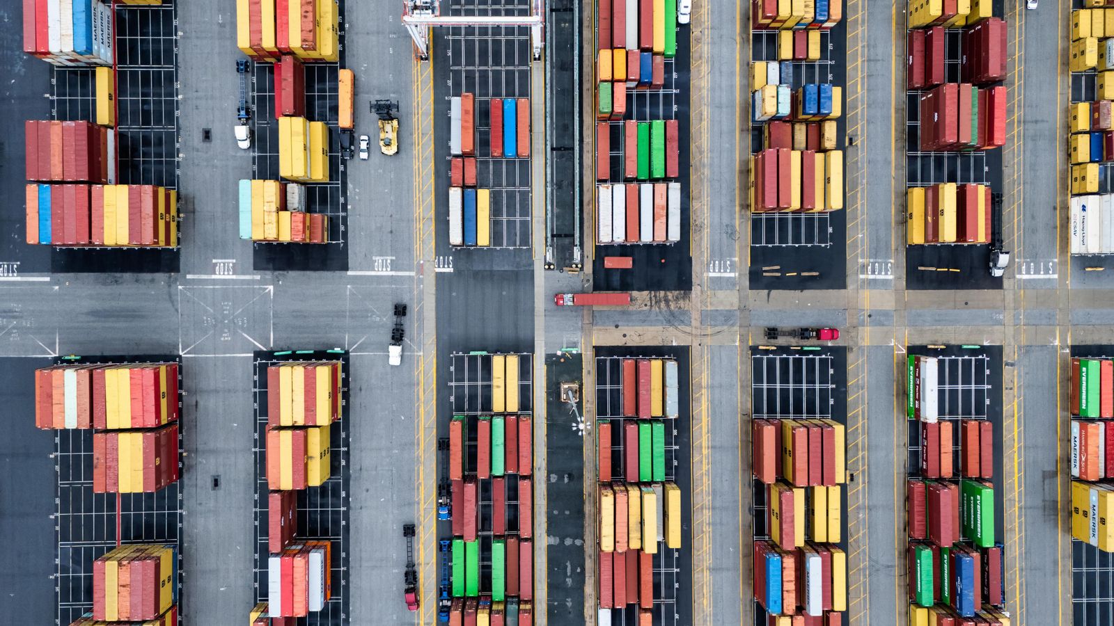 Una imatge amb un dron mostra contenidors en la terminal marítima de Seagirt a Baltimore, Maryland, els EUA