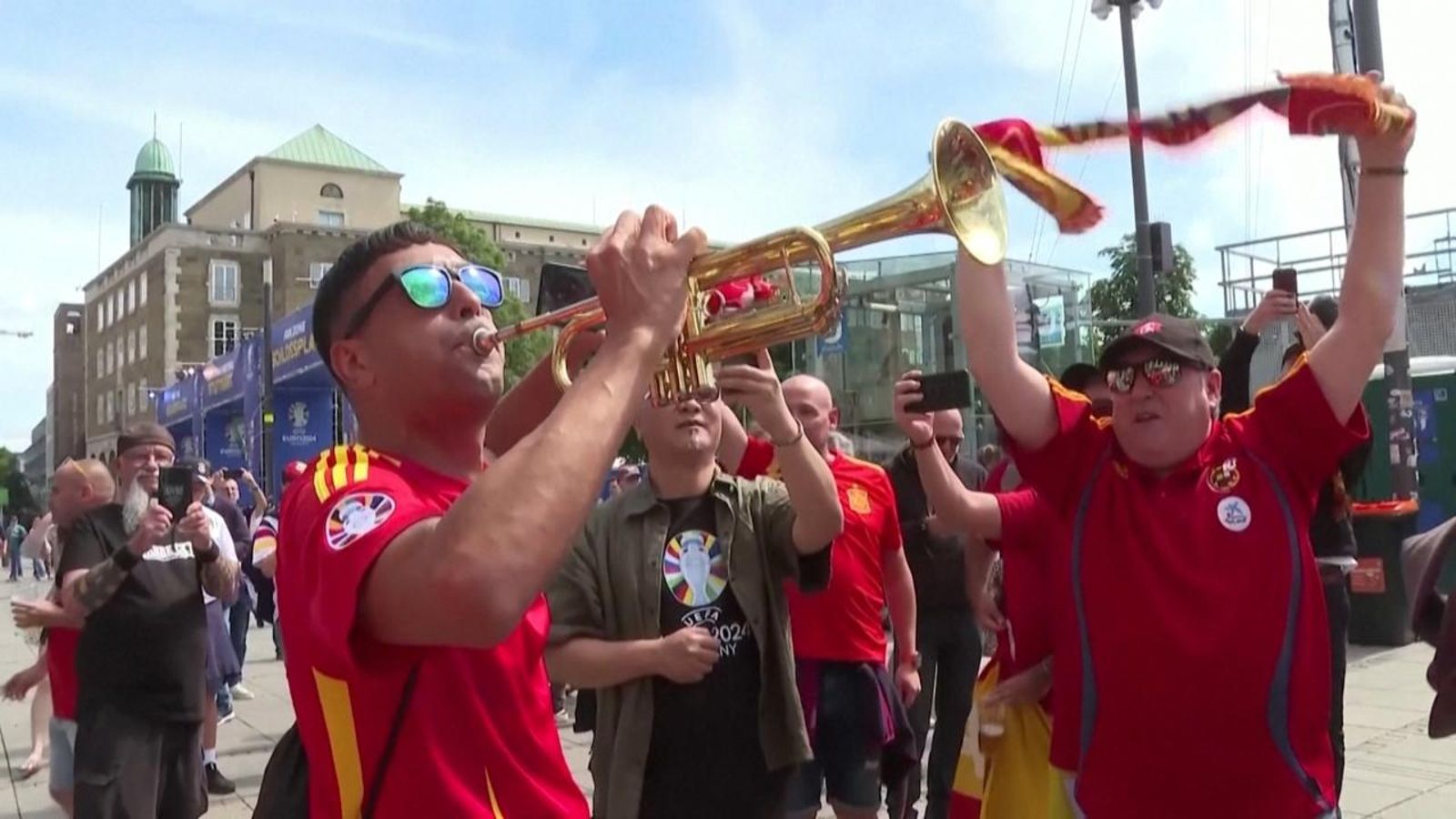 Aficionats espanyols celebrant la victòria de la Roja en una imatge d'arxiu