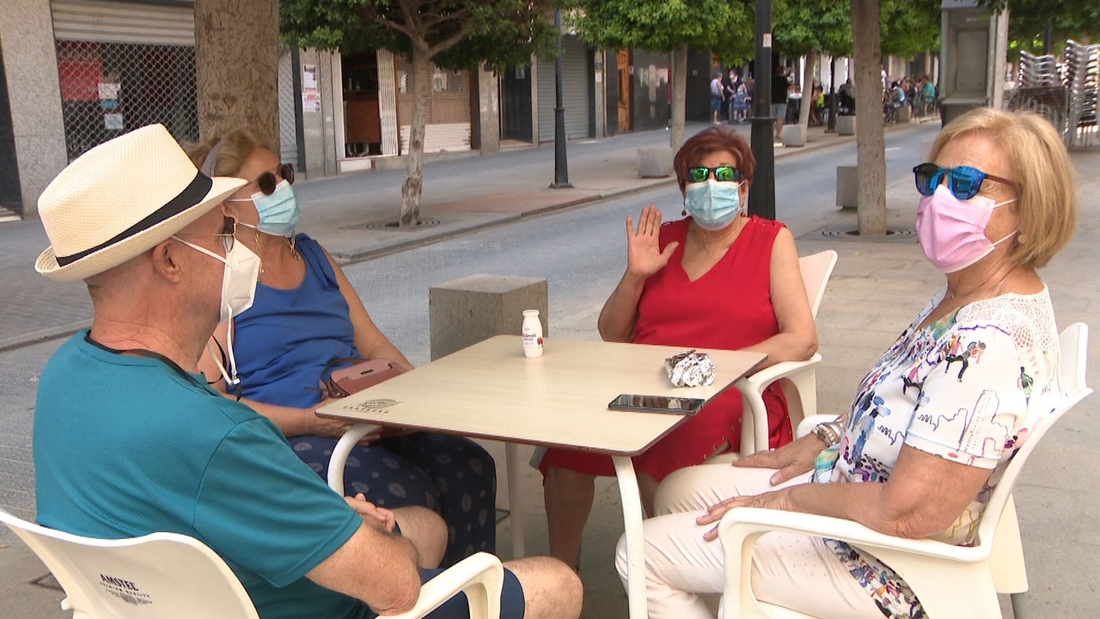 Es compleix una setmana des que es permet no portar la mascareta a l'exterior