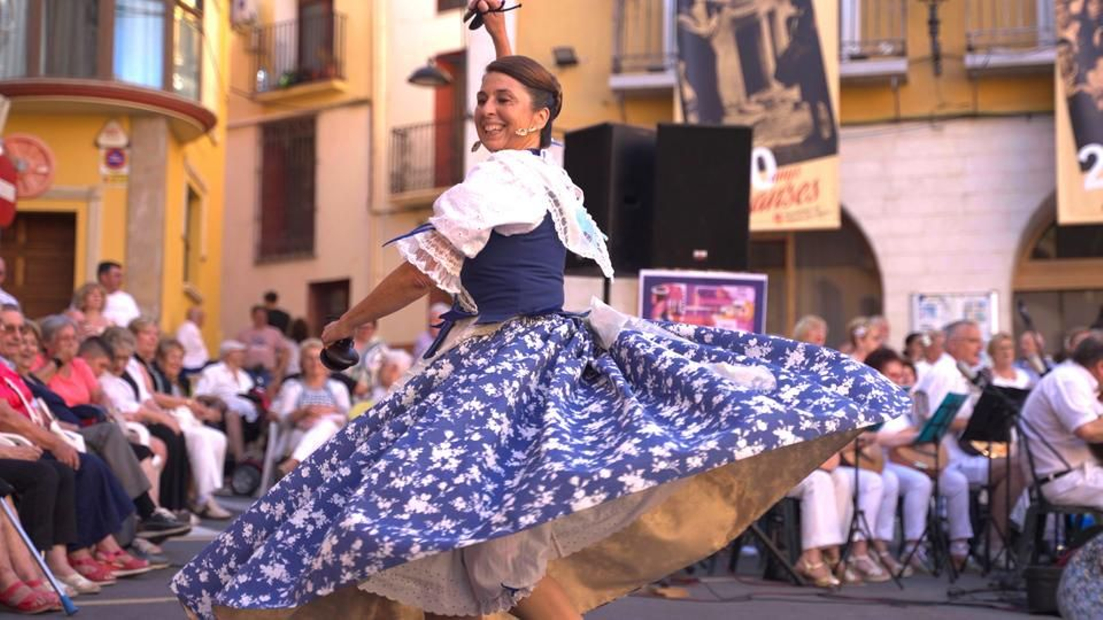 Meravellosa indumentària a Callosa d'en Sarrià