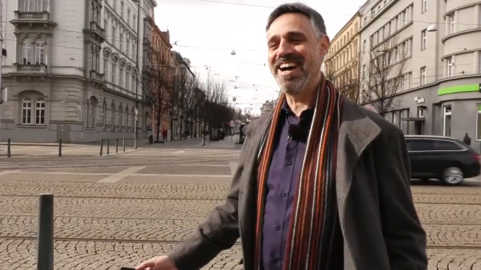 Carlos, de Rafelguaraf, ens guiarà fins a l'església de Sant Jaume de Brno, el segon ossari més gran d'Europa