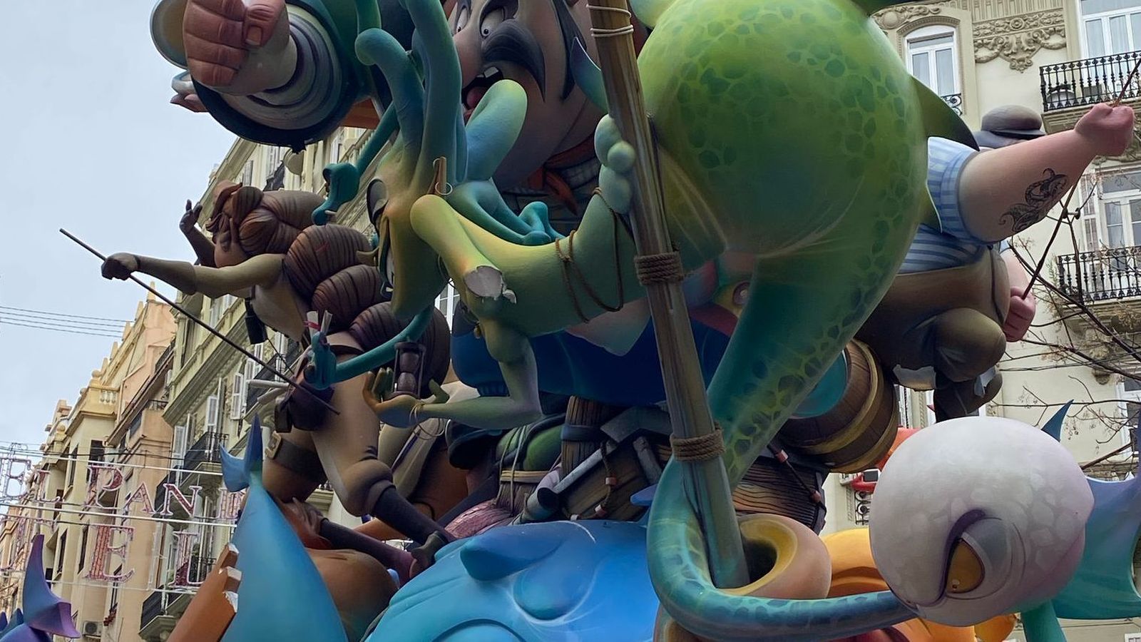 Desperfectes en la falla Almirall Cadarso