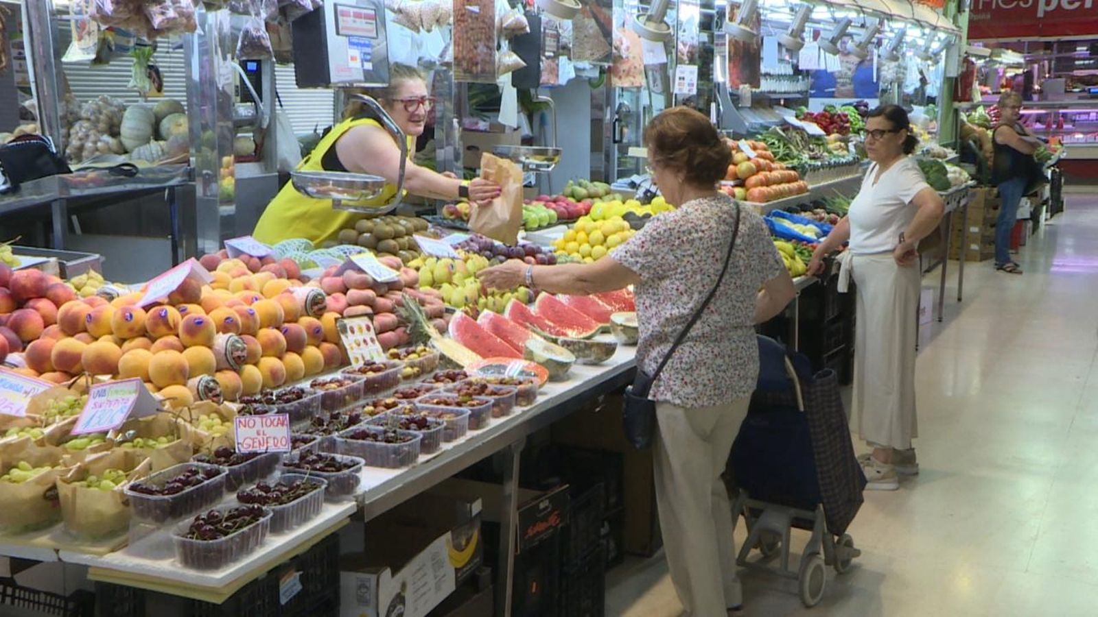 Diferents reaccions després de les declaracions de Yolanda Díaz sobre el límit de preus de la cistella de la compra