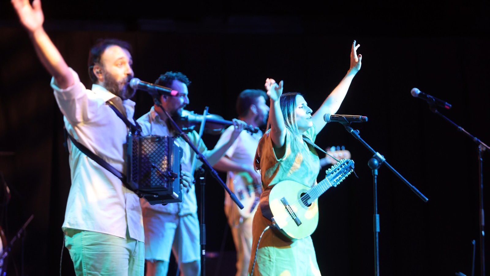 El Diluvi, durant l'actuació en l'acte d'elecció de les corts d'honor de les Falles 2023