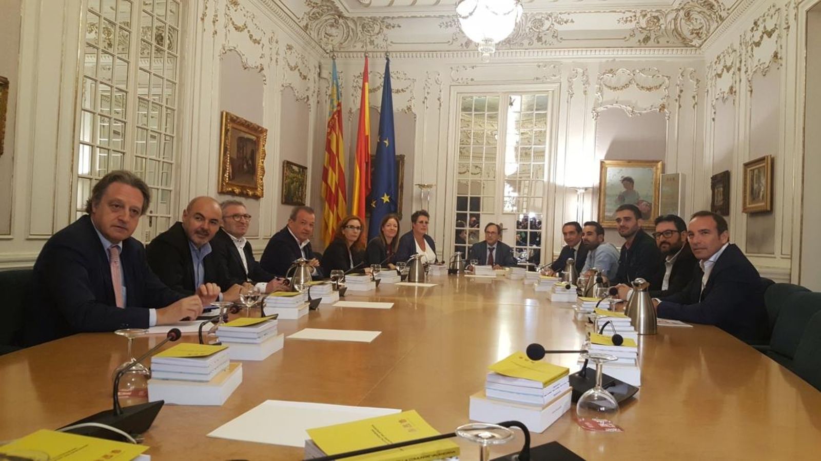 Reunió de la Comissió Mixta, integrada pel Consell i les Corts, que estudia el model de finançament