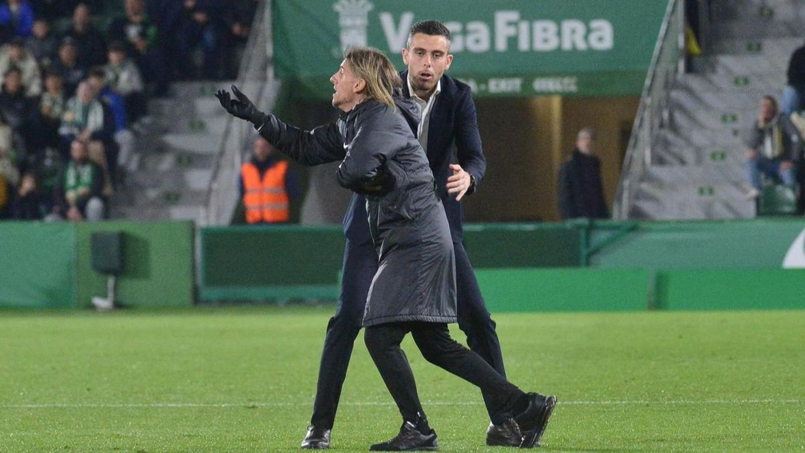 Beccacece protestant a l'àrbitre en el partit contra l'Eibar