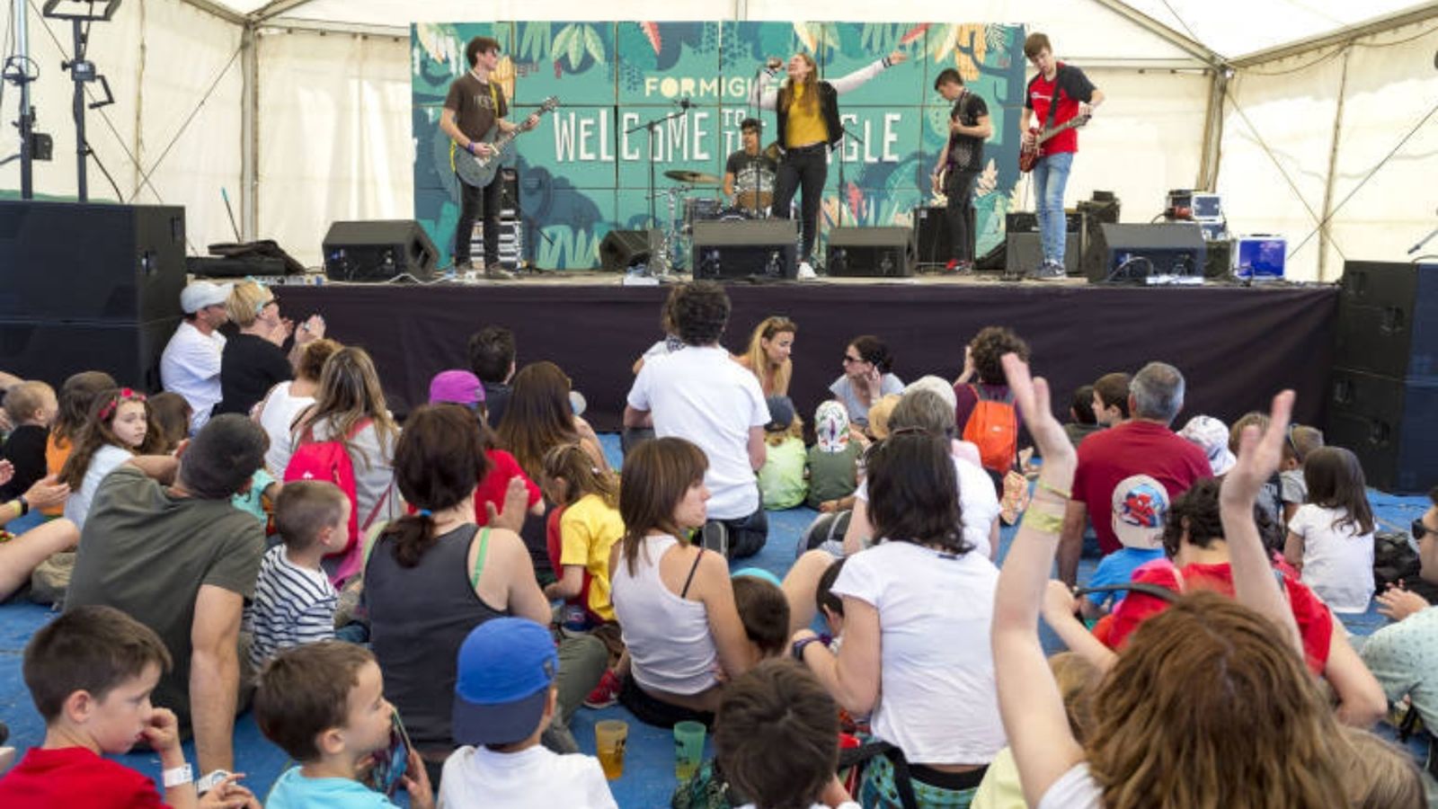 Actuació d'un grup durant el festival Formigues de Benicàssim