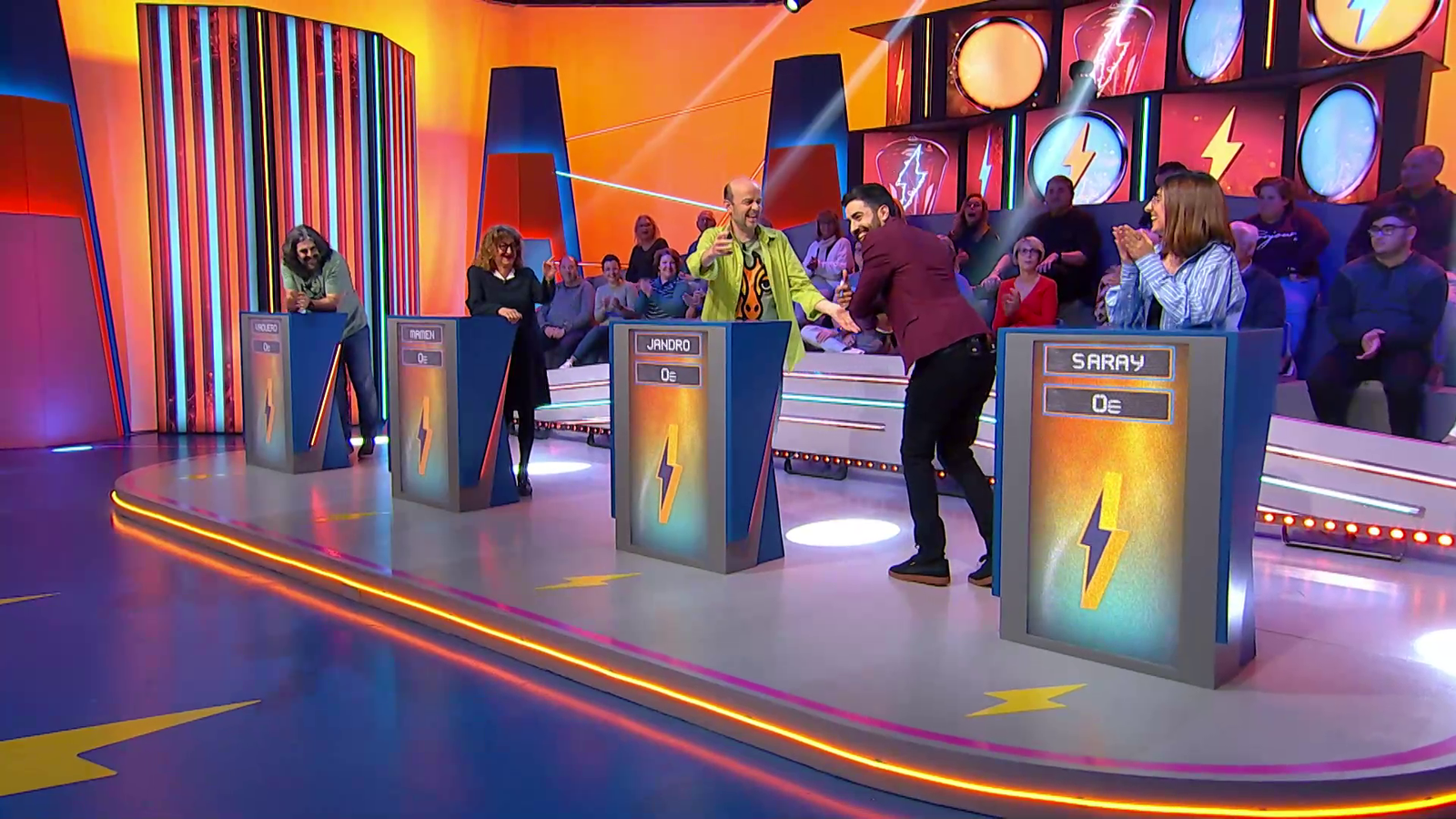 JJ Vaquero, Mamen García, Jandro i Saray Cerro junt a Nelo Gòmes en un moment del programa