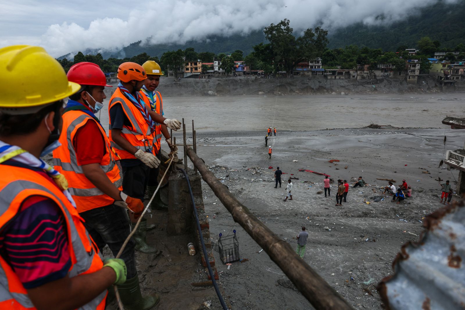 Nou dies després de la riuada al Nepal, encara hi ha 600 xiquets sense localitzar
