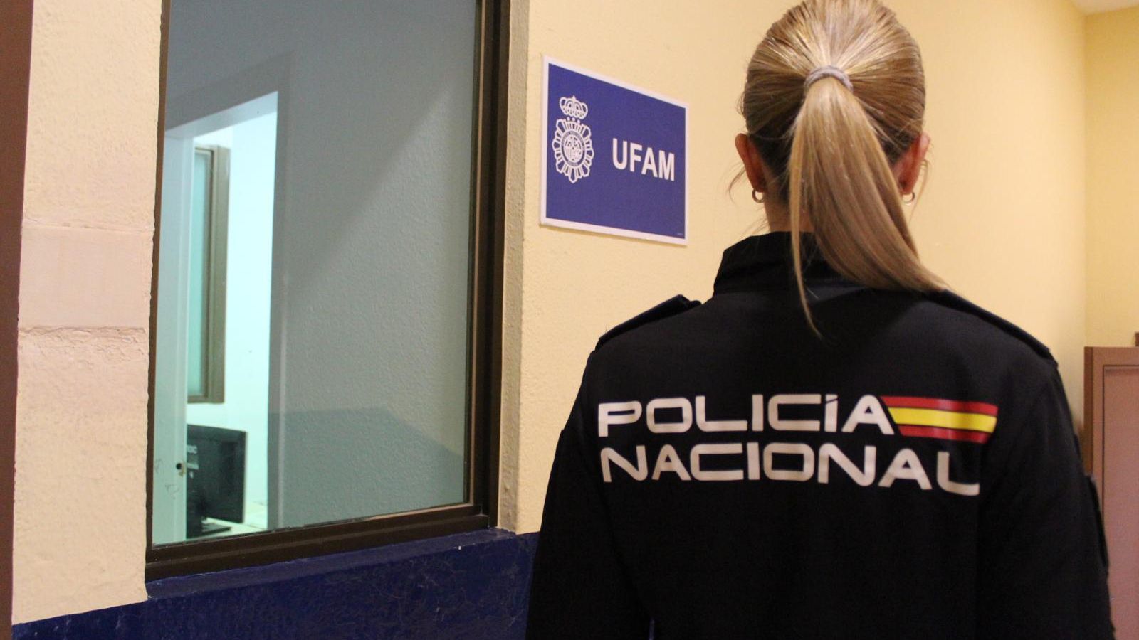Agent pertanyent a la Unitat d'Atenció a la Família i la Dona (UFAM)